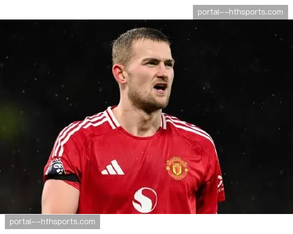 曼联双中卫马丁内斯德里赫特同时伤停,防线告急 曼联双中卫马丁内斯德里赫特同时伤停,防线告急